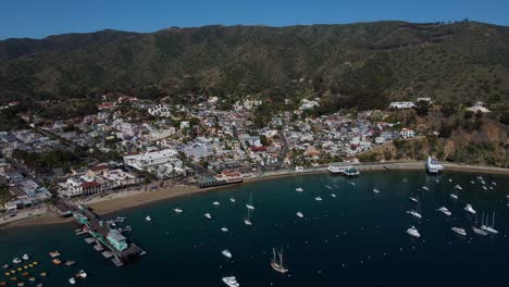 Wide-View-of-Avalon-Catalina-Island-Coastal-Beach-Town-California-Aerial-4K-Drone-Footage