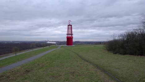 Halde-Rheinpreussen-Art-Installation,-Moers-Nrw-Zoom-In,-Overcast-Weather