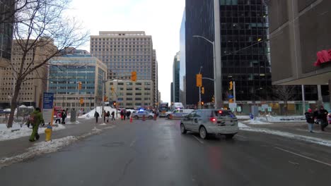 Bloqueo-De-La-Policía-De-Ottawa-De-La-Protesta-De-Los-Camioneros-Del-Convoy-De-La-Libertad,-Ontario,-Canadá