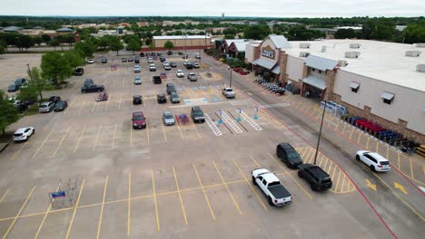 Luftaufnahmen-Des-Baumarktes-Lowes-In-Flowermound,-Texas