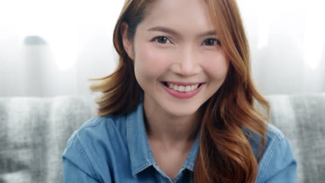 Joven-Mujer-Asiática-En-Primer-Plano-Cara-Retrato-Sonrisa-Feliz