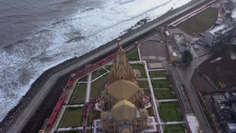 Aerial-shot-of-Somnath-mandir-with-the-Arabian-Sea-in-the-background,-12-Jyotirlingas-in-India,-Temples-of-Lord-Shiva