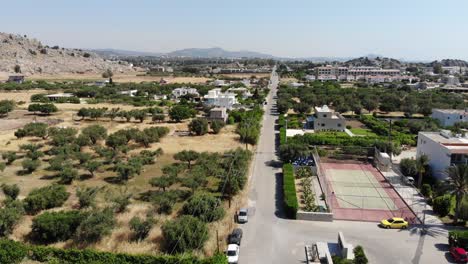 Tiro-De-Drone-De-Carretera-En-Rodas,-Grecia