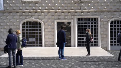 Tourists-and-visitors-outside-Casa-dos-Bicos-in-Lisbon