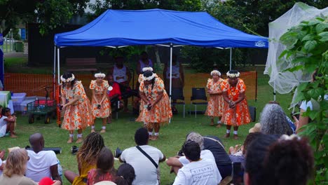 Indigener-Yugambeh-Stamm-Tanzt-Während-Der-Afrekete-Feier