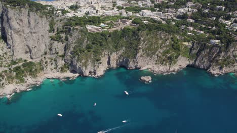 Picturesque-Sea-Cliffs-of-Tropical-Touristic-Island-of-Capri,-Italy---Aerial-Tilt-up