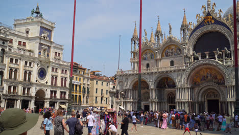 Tourists-At-Piazza-San-Marco-With-The-St-Mark's-Basilica-In-Venice,-Italy