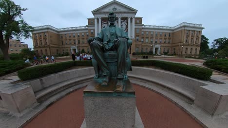 Universität-Von-Wisconsin-4k-Lincoln-Statue-Und-Höher