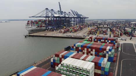 Trucks-are-loaded-with-containers-in-the-port-in-Felixstowe,-Suffolk,-UK