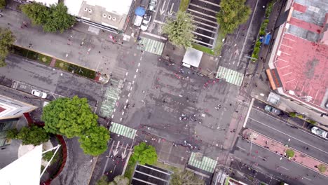 Drohnenansicht-Der-Läufer-Während-Des-Marathons-In-Mexiko-Stadt-2022