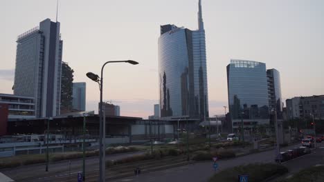 Skyline-Von-Mailand-In-Der-Nähe-Des-Viertels-Porta-Nuova-Und-Des-Bahnhofs-Bei-Sonnenuntergang