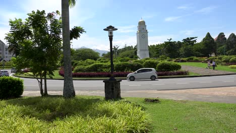 Vista-De-La-Torre-Del-Reloj-De-Kota-Kinabalu