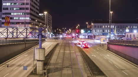 Zeitraffer-Zoom-Out-Einer-Stark-Befahrenen-Unterführung-In-Wien,-Österreich