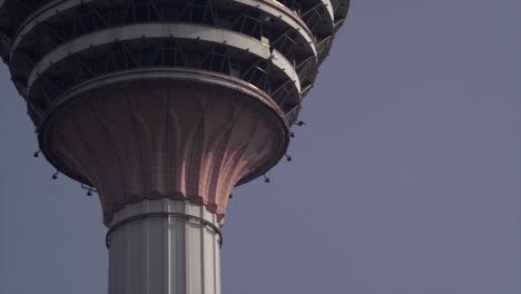 Basejumper-Springen-Vom-Menara-Tower-In-Kuala-Lumpur