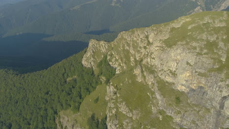 Bergtal---Antenne,-Bulgarien