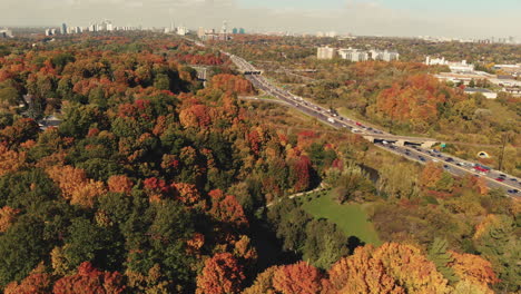 Color-De-Otoño-Sobre-Don-Valley-Parkway-Toronto-Ontario-Canadá