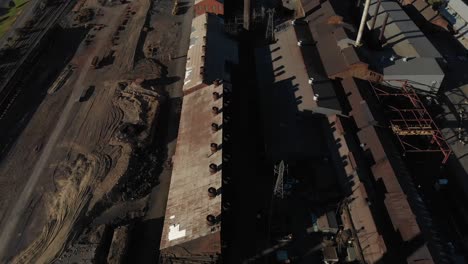 Rostiges-Altes-Stahlwerk-Der-Schornsteinindustrie-In-Pueblo,-Colorado,-Usa