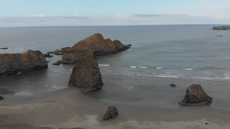 Aerial-view-of-rock-islands-off-the-beach-coast-of-Oregon