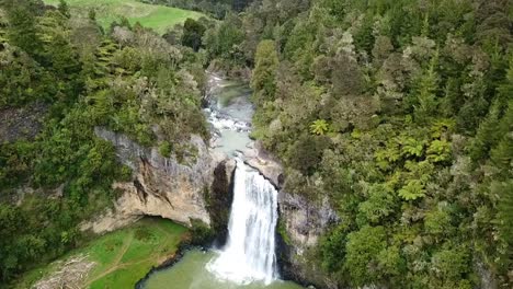 Disparando-@hunua-Falls-En-Auckland-Nueva-Zelanda-Usando-Dji-Mavic-Pro