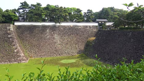 Der-See-Rund-Um-Den-Königspalast-In-Tokio