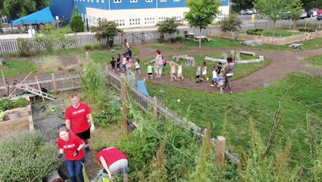 Voluntarios-De-United-Way-Que-Realizan-Trabajo-Comunitario-Caritativo.