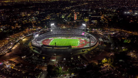 Luftüberschreitung-Des-Olympiastadions-Ciudad-Universitaria-In-Einem-Futbol-fußballspiel-In-Der-Nacht