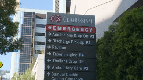 Hospital-Board-Of-Cedars-Sinai-Medical-Center-In-Los-Angeles-Mit-Liste-Der-Infrastruktureinrichtungen