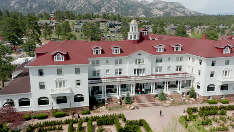 El-Hotel-Stanley-En-Estes-Park-Colorado-Fue-La-Inspiración-Para-El-Hotel-Con-Vista-Del-Resplandor-Y-Se-Usó-En-La-Serie-De-Televisión