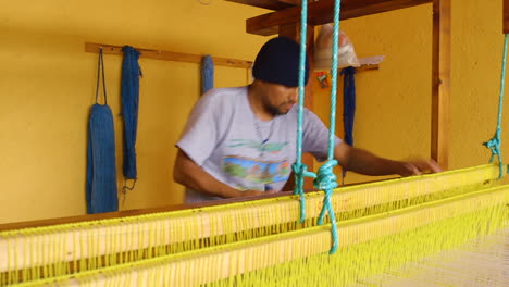 Teppichweben-Traditionelles-Indigenes-Handwerk-In-Oaxaca