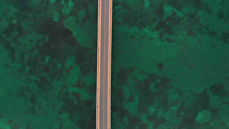 Luftaufnahme-Einer-Brücke-über-Den-Ozean,-Miyakojima,-Okianwa,-Japan