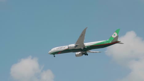 Eva-Air-Boeing-787-9-Dreamliner-B-17885-Acercándose-Antes-De-Aterrizar-En-El-Aeropuerto-De-Suvarnabhumi-En-Bangkok-En-Tailandia