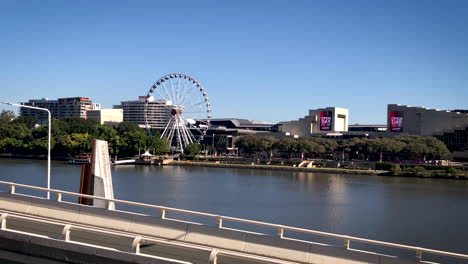 Pan-out-of-The-Wheel-of-Brisbane,-South-Bank-with-North-Quay-ferry-terminal