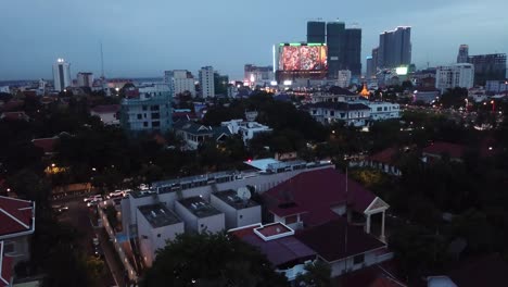 Unabhängigkeitsdenkmal-Aus-Der-Luft,-Phnom-Penh
