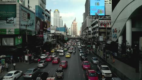 Calle-De-La-Ciudad-En-Bangkok-Durante-El-Día