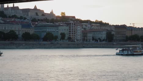 Danube-view-from-Raqpart-shore,-Pest-side