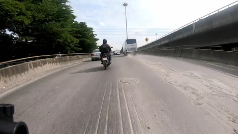 Driving-durning-the-day-in-Bangkok