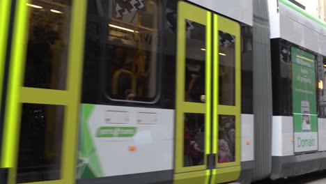 Straßenbahn-Auf-Der-Bourke-Street-In-Melbourne