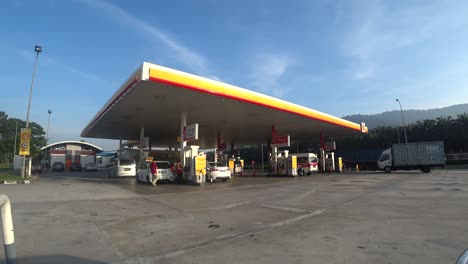 Shell-petrol-station-at-night