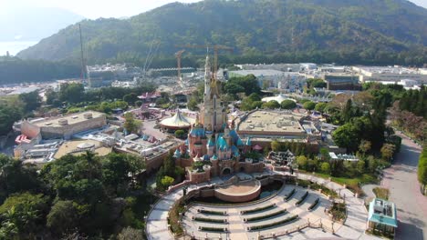 Disneyland-Hong-Kong-Vacío-Y-Cerrado-Para-Los-Visitantes-Debido-A-Las-Pautas-De-Bloqueo-Covid19,-Vista-Aérea