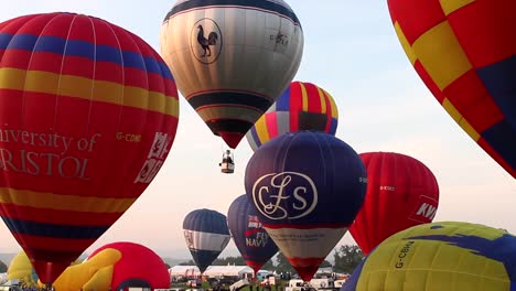 Die-Ersten-Drei-Ballons,-Die-Bei-Der-Bristol-Balloon-Fiesta-Abheben