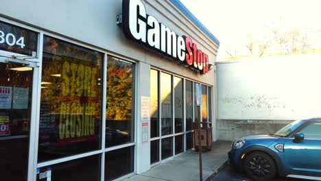 Der-Gamestop-Store-In-Nashville-Wirbt-Mit-Liquidationspreisen,-Während-Er-Sich-Auf-Die-Schließung-Vorbereitet