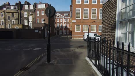 Pov-Caminando-Por-Lord-North-Street-En-Westminster