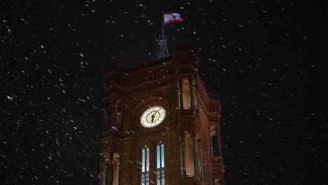 Close-Up-of-Rotes-Rathaus-in-Berlin-at-Night-while-Snowing-in-the-City