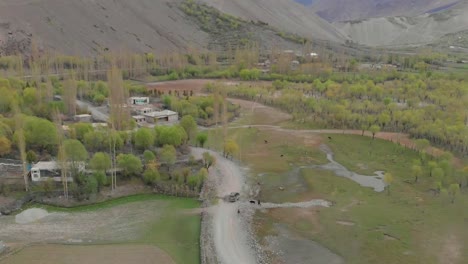 Luftbild-über-Dem-Dorf-Ghizer-Valley-In-Pakistan