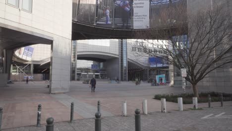 Pov-forward-walk-towards-main-entrance-of-European-Parliament-in-Brussels,-Belgium