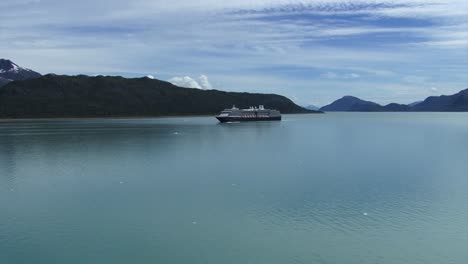 Holland-America-Line-Kreuzfahrtschiff,-Das-In-Alaska-Kreuzt