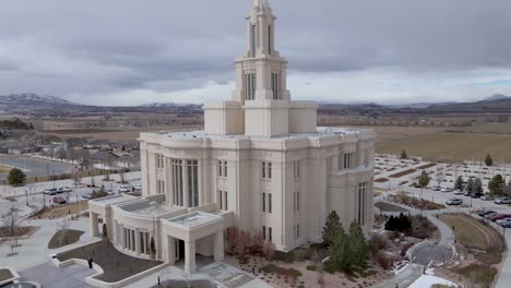 Schöne-Architektur-Eines-Lds-mormonentempels-In-Payson,-Utah---Antenne