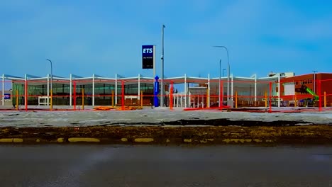 Detailansicht-Des-Neuen,-Eingezäunten-ETS-Bahnhofs-Für-öffentliche-Verkehrsmittel-Der-Neuen-Verlängerten-Linie-Namens-Millwoods-Im-Süden-Von-Edmonton,-Nur-Wenige-Schritte-Vom-Einkaufszentrum-Im-Stadtzentrum-Von-Millwoods-Entfernt