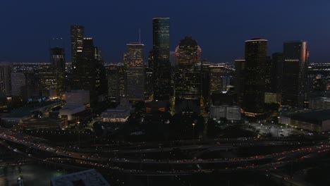4k-Luftaufnahme-Der-Innenstadt-Von-Houston-Bei-Nacht