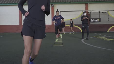 Entrenamiento-Del-Equipo-De-Fútbol-Femenino-Durante-La-Pandemia